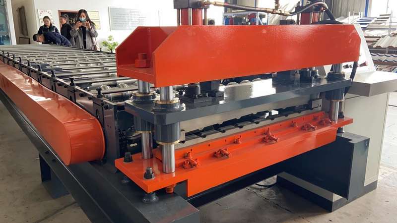 Sandwich Panels half automatic rolling machine Down layer or for wall ...